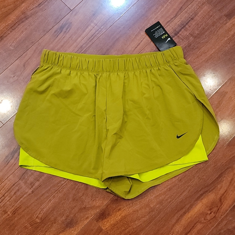 NWT plus size XXL Nike flex shorts